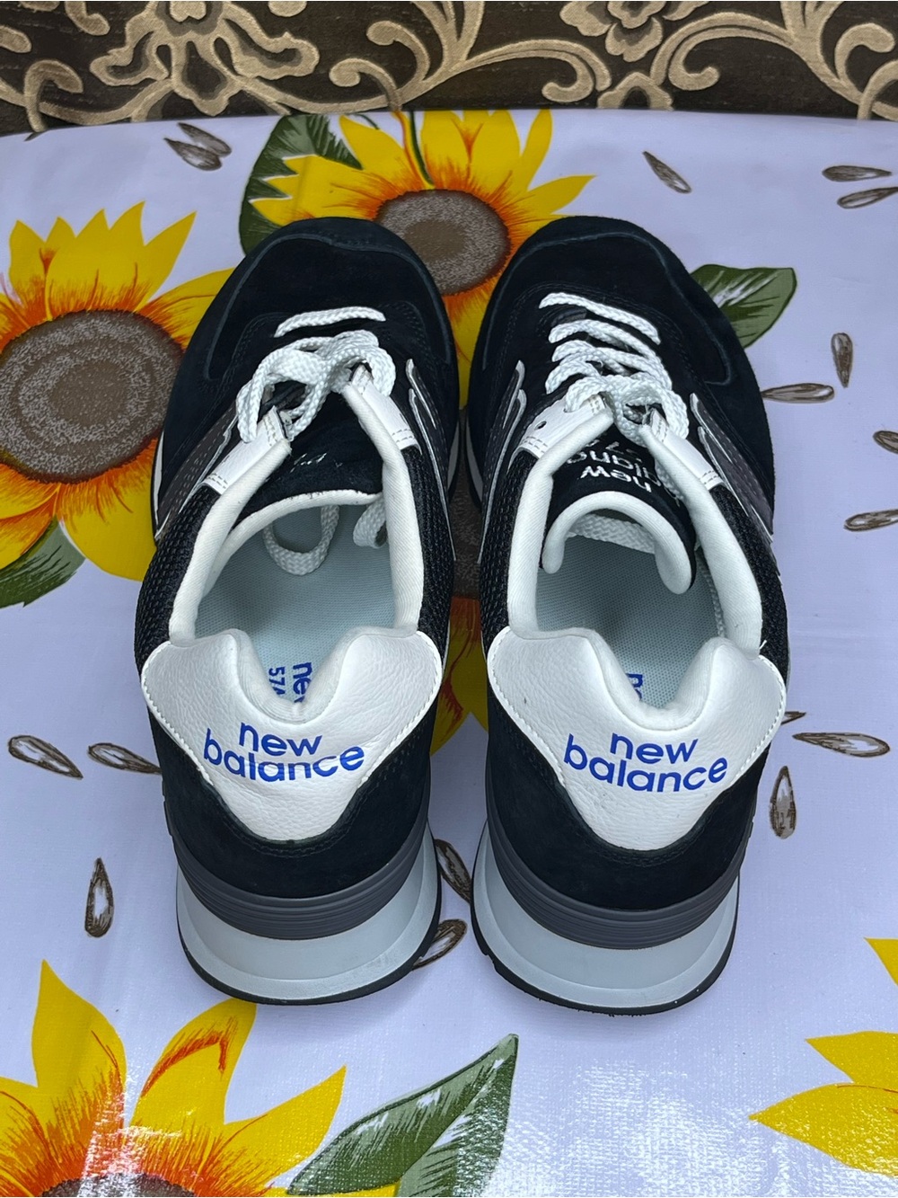 Men’s New Balance 574 Classic Black & White Running Sneakers - US M11 - Picture 15 of 15